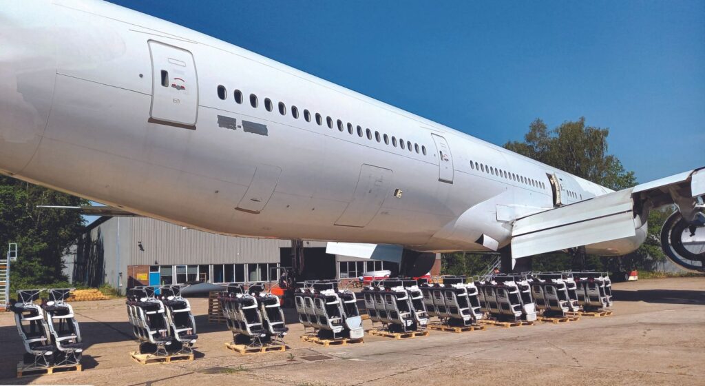Dismantling of a B777