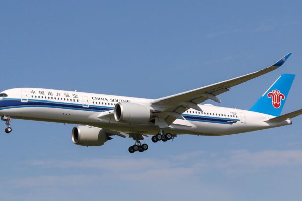 The auxiliary power units (APUs) on China Southern Airlines' fleet of 20 A350 aircraft will receive technical support from Lufthansa Technik in an eight-year contract between the two firms.