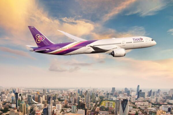 As part of a strategy to renew and expand its fleet, Thai Airways has placed an order with Boeing for 45 787 Dreamliners.