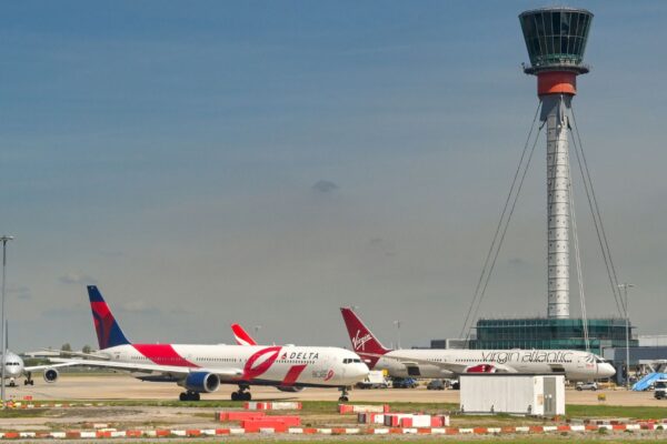 Heathrow Airport, aircraft taxiing, air traffic control tower