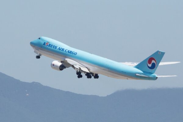 Korean Air has connected its cargo booking system with DHL Global Forwarding, allowing the freight forwarder to book cargo on Korean Air flights directly from its system, bypassing the need to access the airline’s platform.