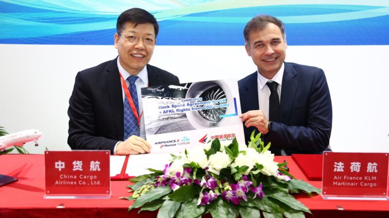 Wang Jianmin, president of China Cargo Airlines, and Thierry Beragnes, senior vice president of alliances at Air France KLM Martinair Cargo, signed the agreement at Air Cargo China 2024 in Shanghai.