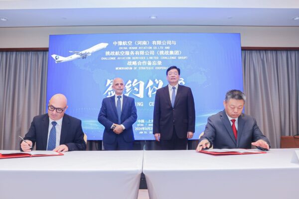 The MoU was signed at the Air Cargo China trade show by Yossi Shoukroun (Challenge Group) and Liu Jianming (China Henan Aviation) in the presence of Hon.Sun Shougang, executive vice governor of Henan Province and Offer Gilboa, founder of the Challenge Group.