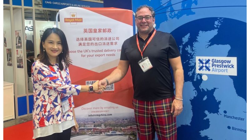 (L) Florrie Kuang, senior business manager - China office, Royal Mail Group, and (R) Jules Matteoni, operations director, Glasgow Prestwick Airport at the Air Cargo China 2024 event.