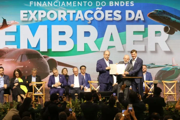 BNDES finances the export of 32 Embraer E175 jets to American Airlines