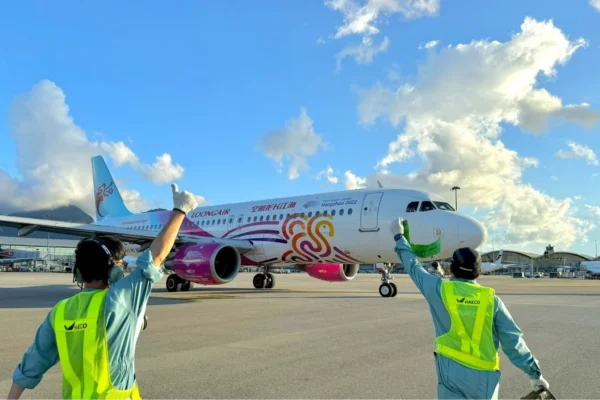 Provider of aircraft engineering and maintenance services HAECO has signed a line maintenance contract with Hangzhou-based air carrier Loong Air.