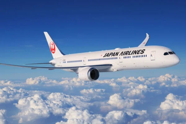 Japan Airlines (JAL) has announced an agreement to buy up to 20 more Boeing 787 Dreamliners.