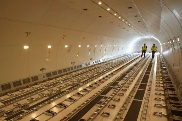 Mammoth Freighters has received the first complete shipset of the Collins Aerospace cargo loading system for its 777-200LRMF passenger-to-freighter (P2F) conversion.