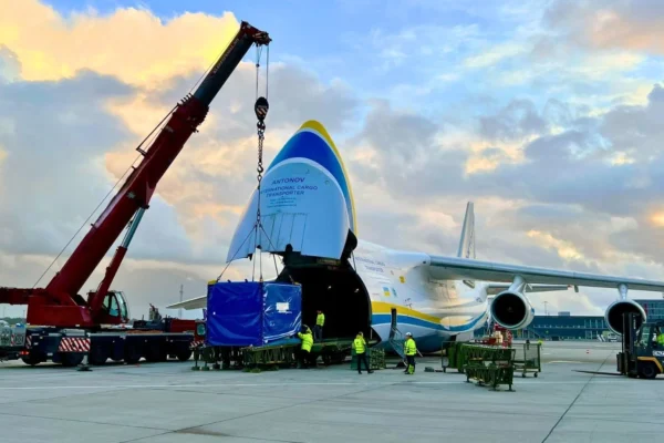 Ukrainian freighter Antonov Airlines has transported 95 tonnes of critical oil and gas equipment on its AN-124-100 aircraft from Stavanger, Norway to Changi, Singapore.