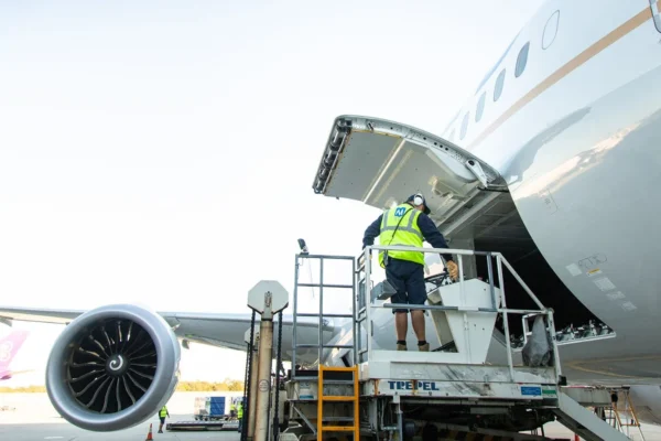 Menzies Aviation renewed several major contracts at seven locations across Australia and New Zealand.