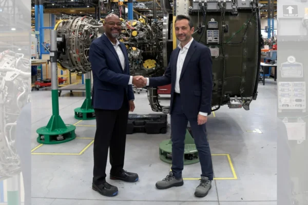 Rob Griffiths, Pratt & Whitney's senior vice president of commercial engines operations, visited Iberia Maintenance's facilities, accompanied by Enrique Robledo, director of this division