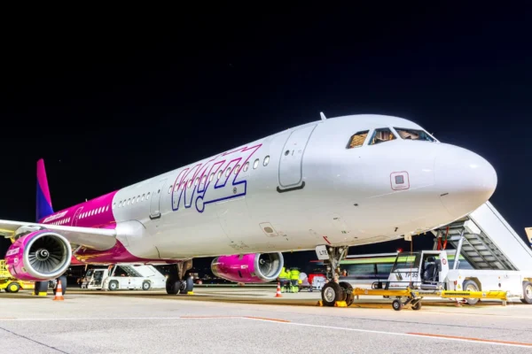 Hungarian low-cost airline, Wizz Air, has announced it will begin operating a new route from London Gatwick Airport to Wroclaw, Poland, four times a week from June 17, 2025.