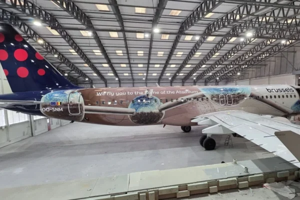 Airbourne Colours has transformed Brussels Airlines' Airbus A320 (OO-SNM) into the latest Belgian Icon livery 'Atomium' at its aircraft paint facility at East Midlands Airport.