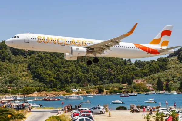 Sunclass Airlines has signed a five year agreement with flydocs for its Digital Records Management (DRM) and Lifecycle Asset Management (LAM) solutions.