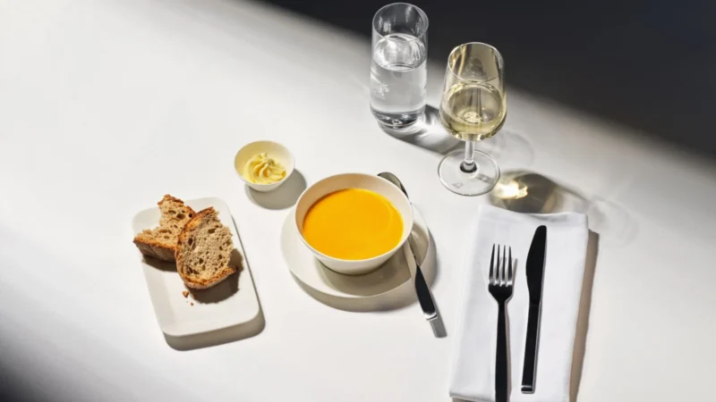 Swiss International Air Lines (SWISS) has rolled out a fully redesigned inflight service for its long-haul Business and First Class cabins, describing the move as the most comprehensive service renewal in the airline’s history.