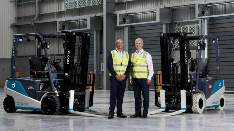 Keith Filander (Director Cargo Operations dnata (Australia) and Steve Woodlands (WSI GM, Air Cargo)