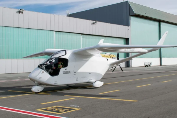 Ostend-Bruges Airport has welcomed a fully electric cargo aircraft for the first time, marking a milestone in its efforts to support the development of low-emission aviation.