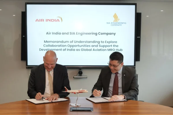 Signing of a MoU by Air India's Chief Executive Officer and Managing Director, Campbell Wilson, and SIA Engineering Company Limited's Chief Executive Officer, Chin Yau Seng (RIGHT), to explore collaboration opportunities in MRO