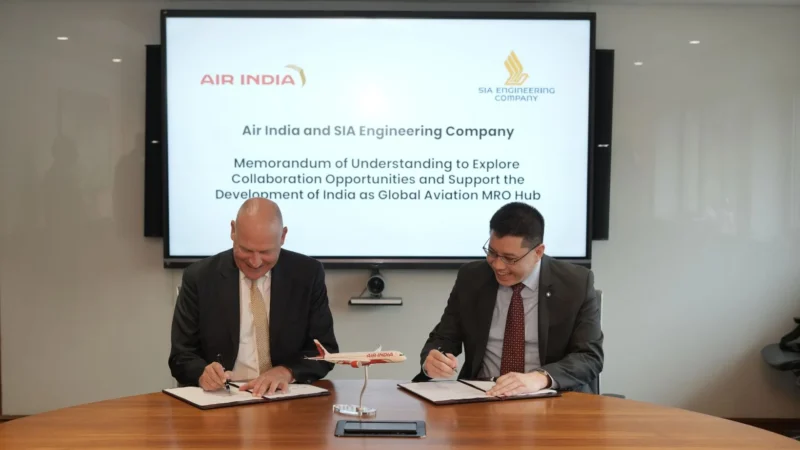Signing of a MoU by Air India's Chief Executive Officer and Managing Director, Campbell Wilson, and SIA Engineering Company Limited's Chief Executive Officer, Chin Yau Seng (RIGHT), to explore collaboration opportunities in MRO