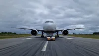The aircraft is registered MSN 32643.