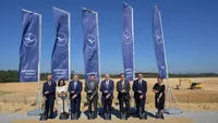 (L-R) Torsten Raabe (managing director of Lufthansa Technik Portugal); Madalena Oliveira e Silva (vhairwoman and CEO of AICEP); Harald Gloy (COO of Lufthansa Technik); Luís Montenegro (Prime Minister of Portugal); Carsten Spohr (CEO Lufthansa Group); Manuel Castro Almeida (Minister of Economy); Amadeu Albergaria (Mayor of Santa Maria da Feira); Daniela Schlegel (German Ambassador). Credit: Lufthansa Technik